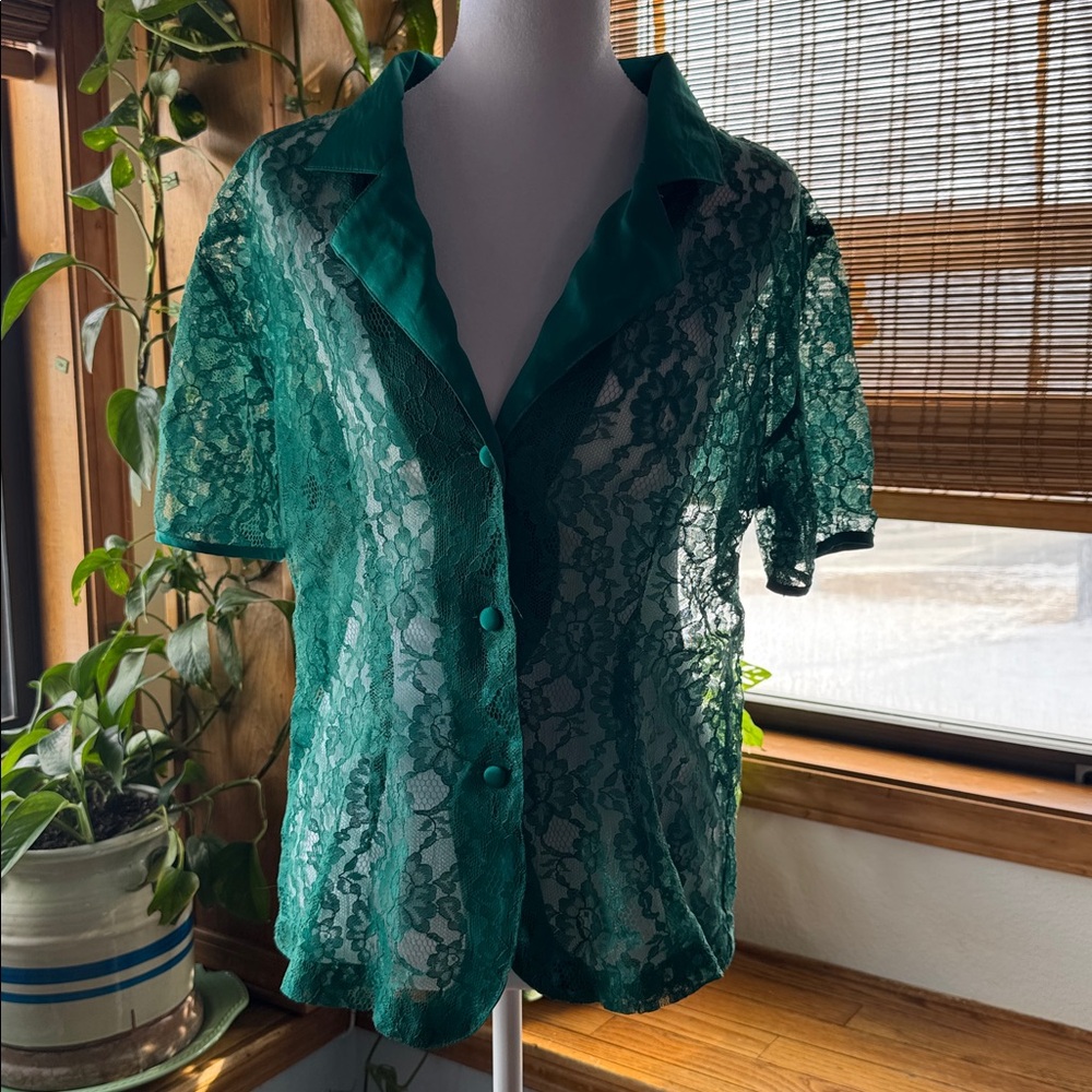 VTG Victoria’s Secret Gold Label Lingerie Green Lace 3 Button Top